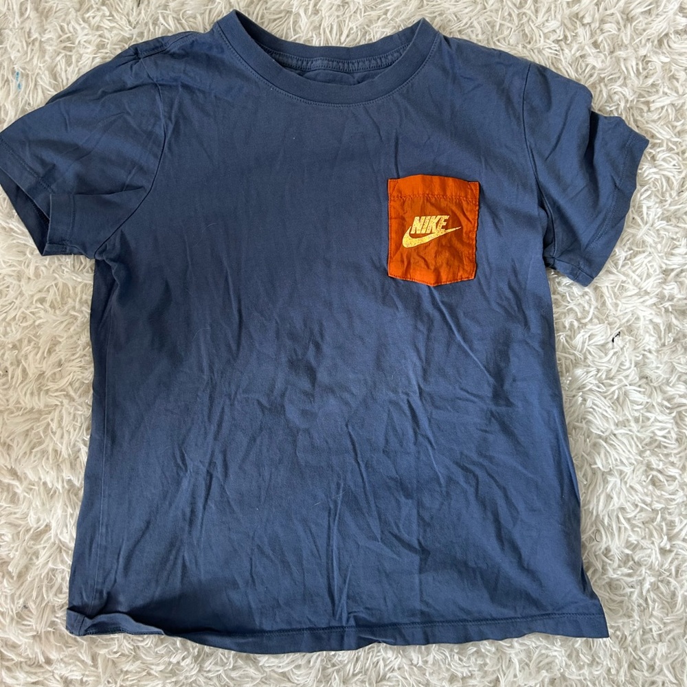 Nike Pocket T-Shirt - Size Medium